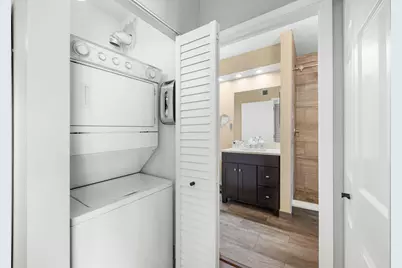 630 N State Street #1909, Chicago, IL 60654 - Photo 18