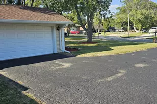 157 Vernon Dr, Bolingbrook, IL 60440 - Photo 2