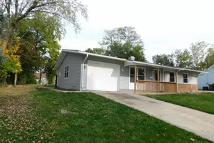 1019 Stratford Cir, Streamwood, IL 60107 - Photo 1