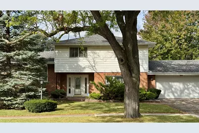 900 E Golfview Drive, Mount Prospect, IL 60056 - Photo 1