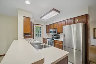 265 Sunset Dr, Lakewood, IL 60014 - Photo 6