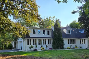 25W201 Summit Dr, Naperville, IL 60563 - Photo 2