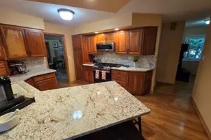 25W201 Summit Dr, Naperville, IL 60563 - Photo 14