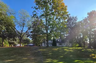 25W201 Summit Dr, Naperville, IL 60563 - Photo 4