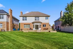 427 W Natoma Ave, Addison, IL 60101 - Photo 2