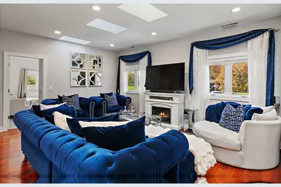 227 S Walnut Lane, Schaumburg, IL 60193 - Photo 8