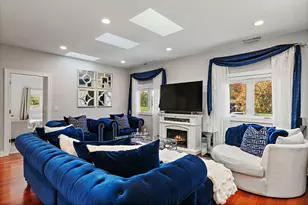 227 S Walnut Ln, Schaumburg, IL 60193 - Photo 8