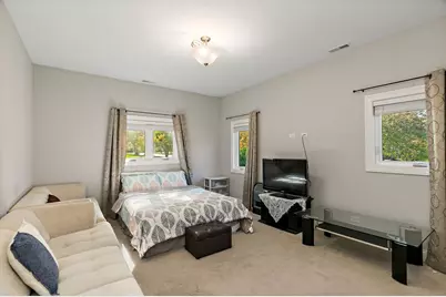 227 S Walnut Lane, Schaumburg, IL 60193 - Photo 18