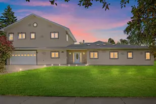 227 S Walnut Ln, Schaumburg, IL 60193 - Photo 2