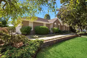 3211 Leafy Ln, Bloomington, IL 61704 - Photo 2