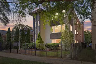 7070 N Ridge Blvd, Chicago, IL 60645 - Photo 2