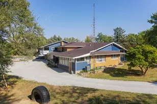 1409 Butchers Ln, Bloomington, IL 61701 - Photo 4