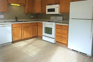 2207 Williamsburg Dr, Waukegan, IL 60085 - Photo 8