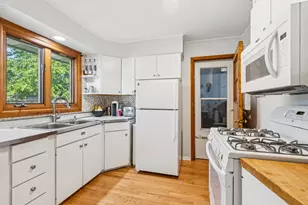 418 Flanders Ln, Grayslake, IL 60030 - Photo 6