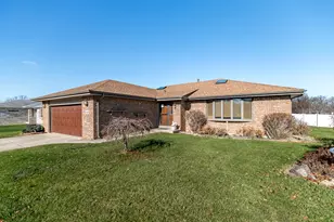 12680 Rosewood Ct, Saint John, IN 46373 - Photo 2