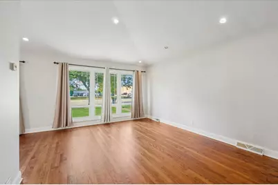 2243 S Wolf Road, Des Plaines, IL 60018 - Photo 2