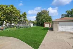 2243 S Wolf Rd, Des Plaines, IL 60018 - Photo 14