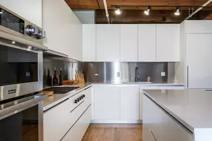 375 W Erie St, Chicago, IL 60654 - Photo 4