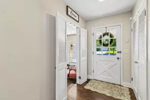 938 N Marsha Dr, Palatine, IL 60067 - Photo 2