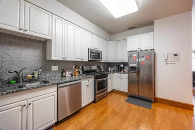 1162 W Grand Avenue #4F, Chicago, IL 60642 - Photo 2