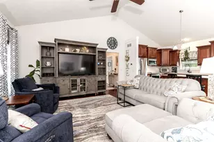 36 Lone Oak Ct, Bloomington, IL 61705 - Photo 8