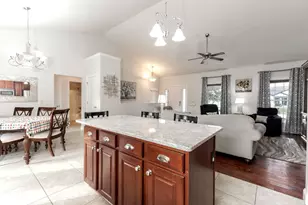 36 Lone Oak Ct, Bloomington, IL 61705 - Photo 16