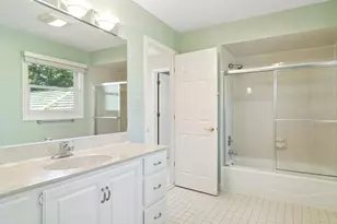 205 Bradford Ct, Lake Bluff, IL 60044 - Photo 20