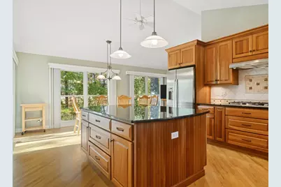 205 Bradford Court, Lake Bluff, IL 60044 - Photo 14