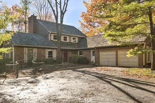 205 Bradford Ct, Lake Bluff, IL 60044 - Photo 1