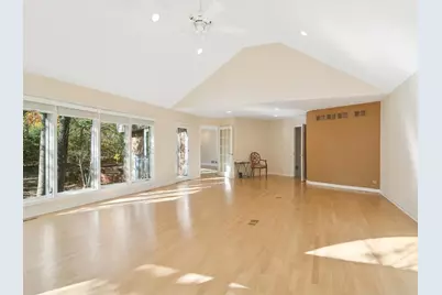 205 Bradford Court, Lake Bluff, IL 60044 - Photo 10