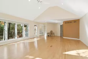 205 Bradford Ct, Lake Bluff, IL 60044 - Photo 10