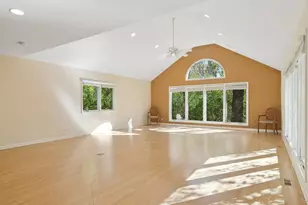 205 Bradford Ct, Lake Bluff, IL 60044 - Photo 8