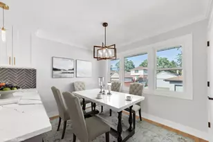 9439 S 52nd Ave, Oak Lawn, IL 60453 - Photo 8