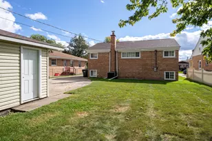 6914 W Oakton Ct, Niles, IL 60714 - Photo 2