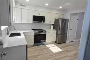 9475 Bay Colony Dr, Des Plaines, IL 60016 - Photo 6