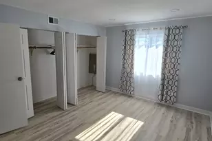 9475 Bay Colony Dr, Des Plaines, IL 60016 - Photo 12