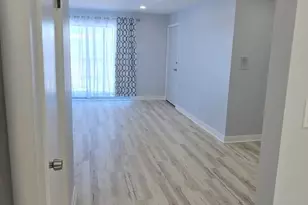 9475 Bay Colony Dr, Des Plaines, IL 60016 - Photo 4