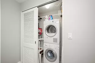 222 E Pearson St, Chicago, IL 60611 - Photo 14