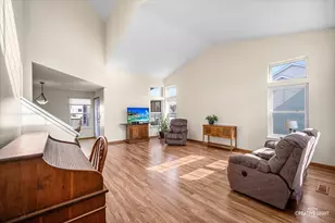 1438 Westbury Cir, North Aurora, IL 60542 - Photo 4
