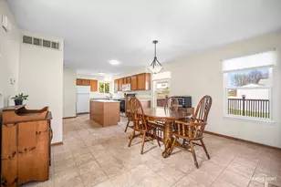1438 Westbury Cir, North Aurora, IL 60542 - Photo 6