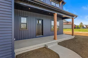 500 Prairie Meadows Dr, Heyworth, IL 61745 - Photo 4