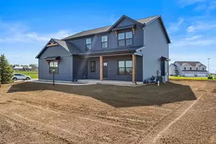 500 Prairie Meadows Dr, Heyworth, IL 61745 - Photo 2