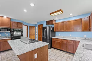 2401 Lakewood Dr, Champaign, IL 61822 - Photo 12