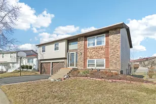 4485 Bayside Cir, Hoffman Estates, IL 60192 - Photo 2