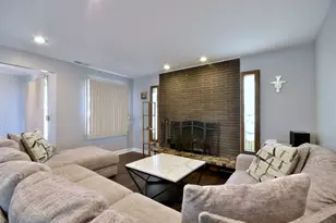 9831 S Karlov Ave, Oak Lawn, IL 60453 - Photo 12