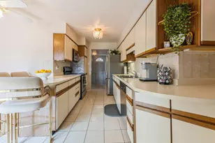 10927 S Circle Dr, Palos Hills, IL 60465 - Photo 10