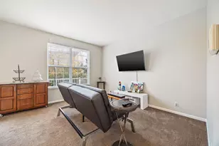 294 Comstock Dr, Elgin, IL 60124 - Photo 10