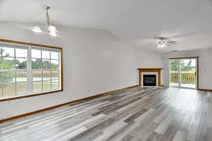 13000 Primrose Pl, Poplar Grove, IL 61065 - Photo 4