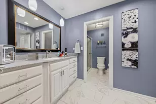 1 Oak Brook Club Dr, Oak Brook, IL 60523 - Photo 20