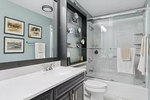 1 Oak Brook Club Dr, Oak Brook, IL 60523 - Photo 24